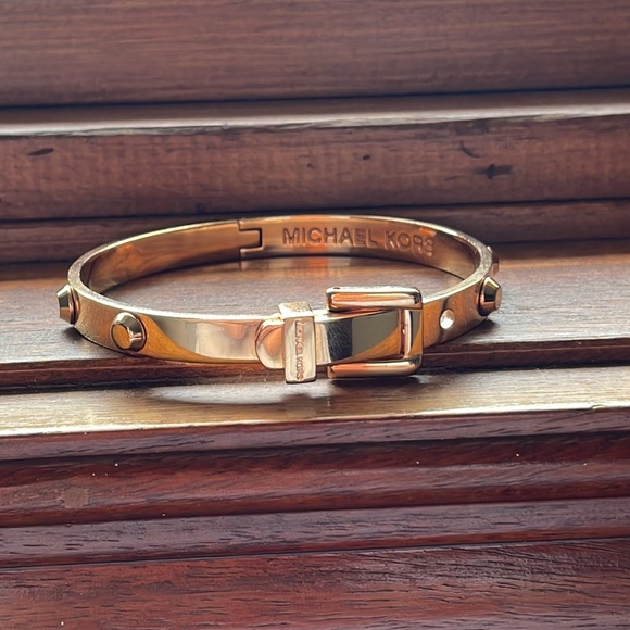 Michael Kors rose gold buckle bracelet - Picture 6 of 8